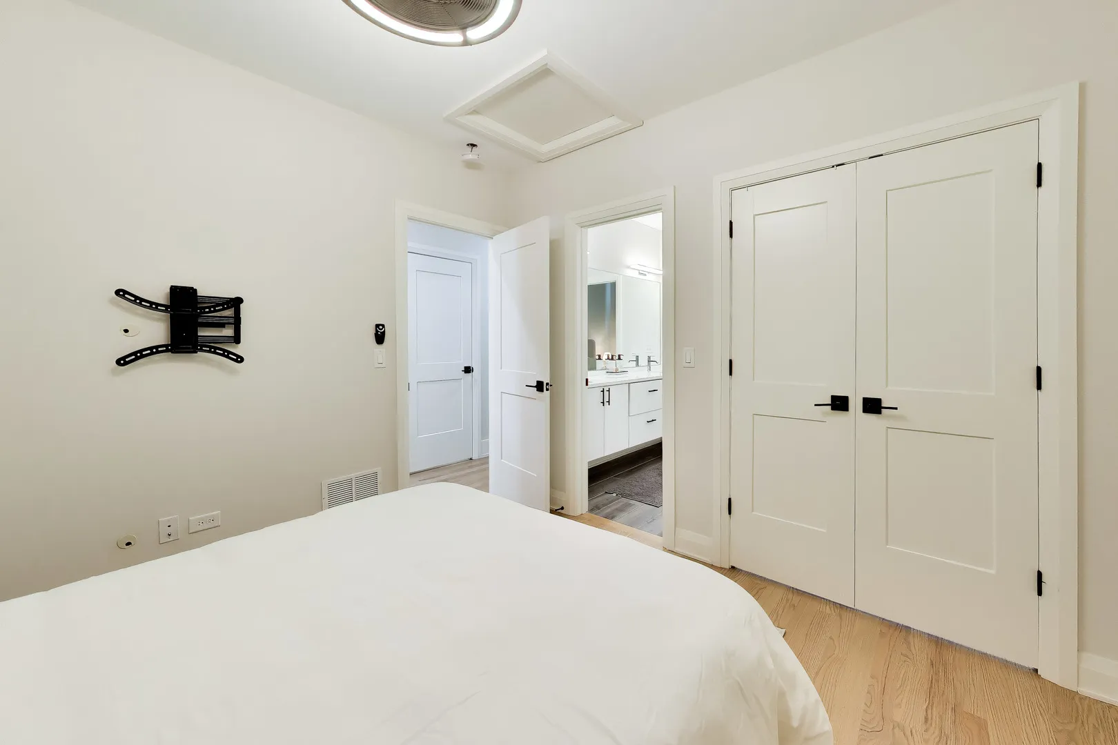 700 E 46th St, , 60653, USA 60653-Chicago-IL