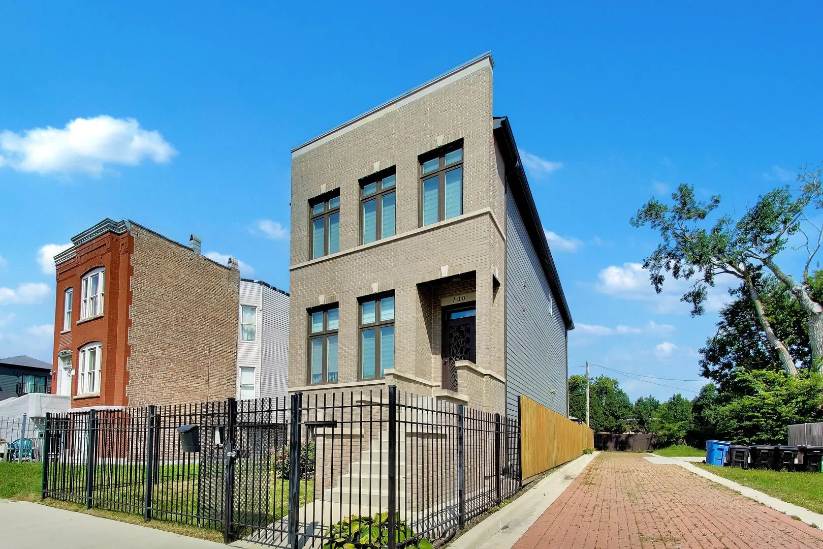 700 E 46th St, , 60653, USA 60653-Chicago-IL