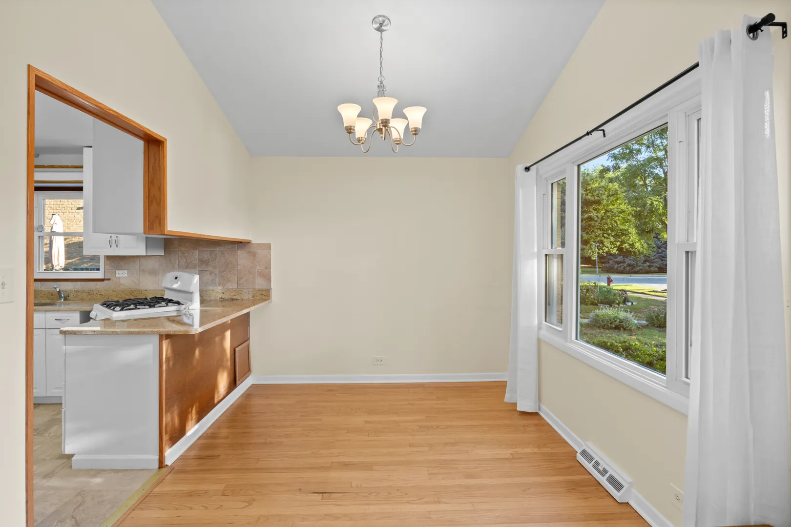 9752 Tripp Ave, ,  60076, USA 60076-Skokie-IL