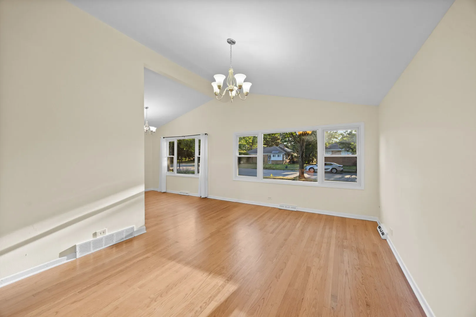9752 Tripp Ave, ,  60076, USA 60076-Skokie-IL
