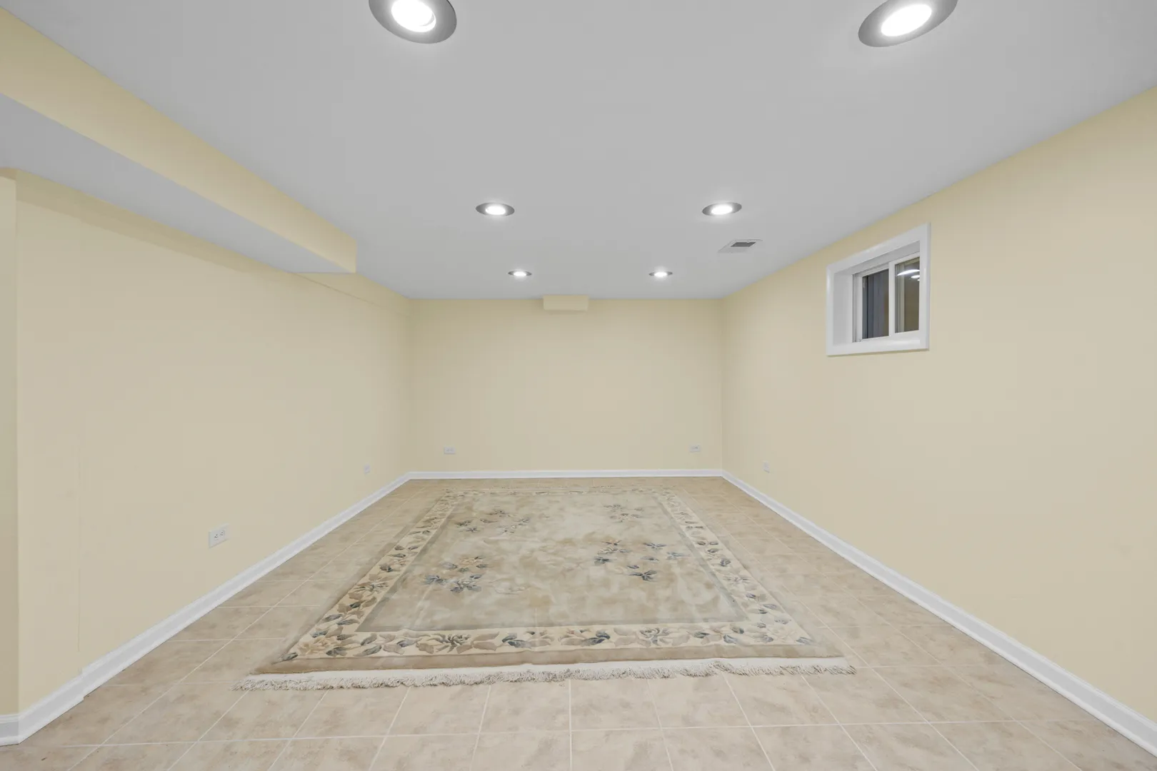 9752 Tripp Ave, ,  60076, USA 60076-Skokie-IL