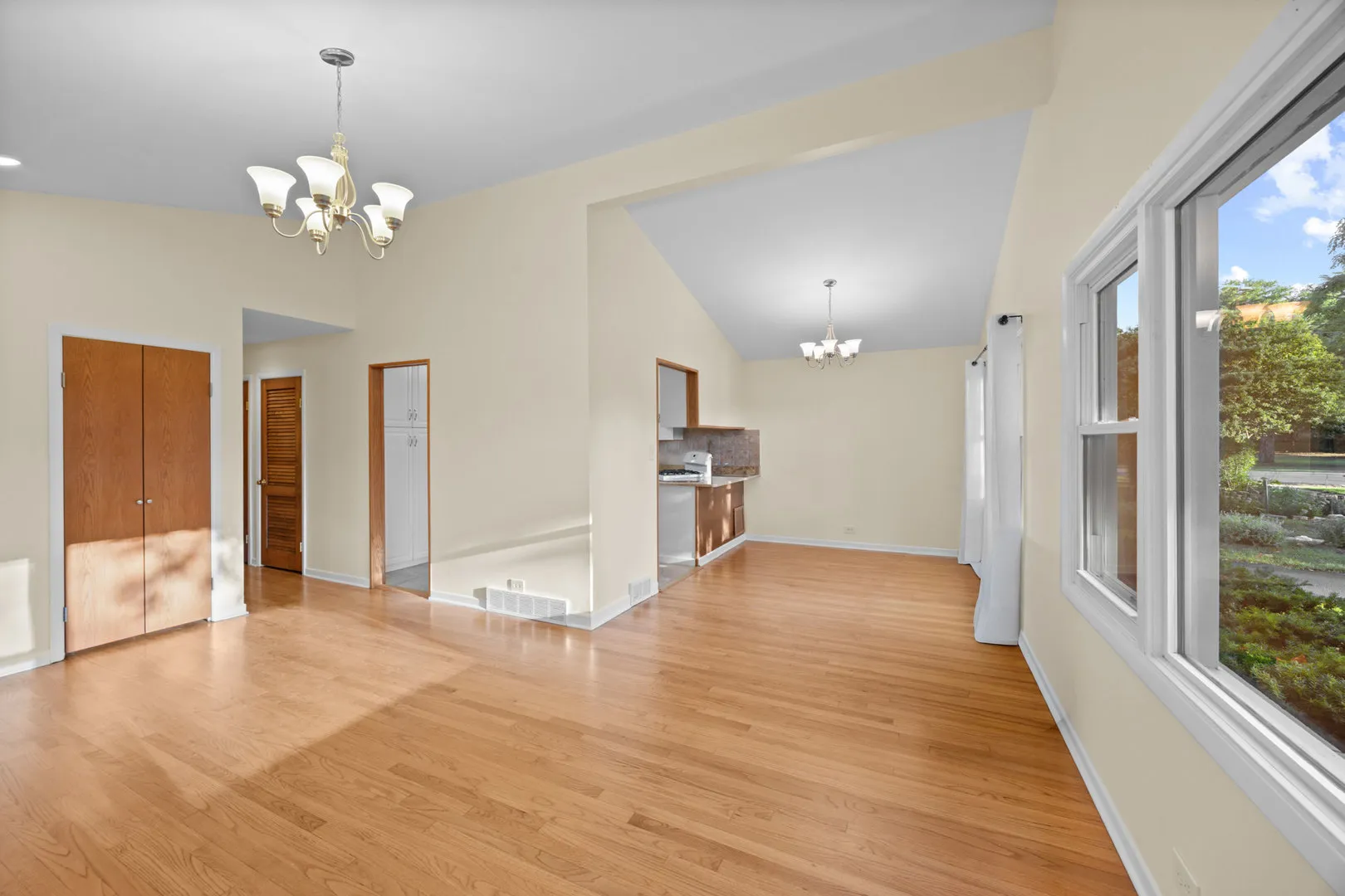 9752 Tripp Ave, ,  60076, USA 60076-Skokie-IL