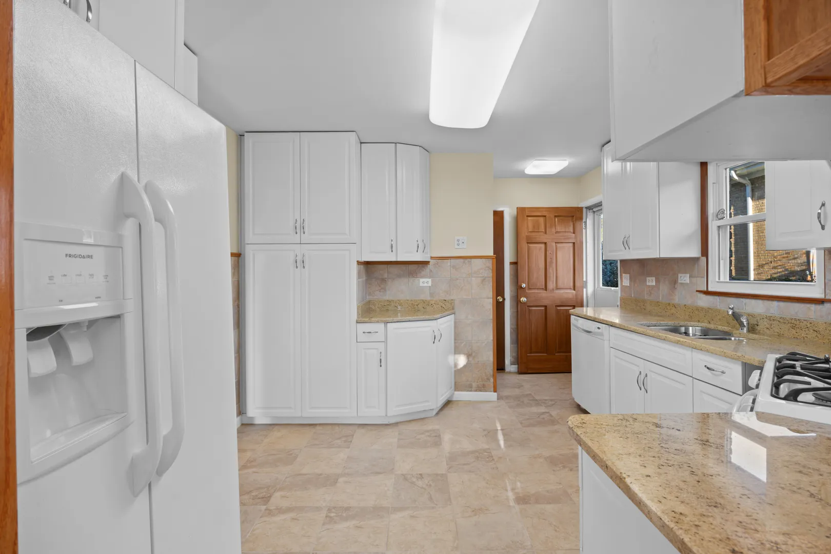 9752 Tripp Ave, ,  60076, USA 60076-Skokie-IL