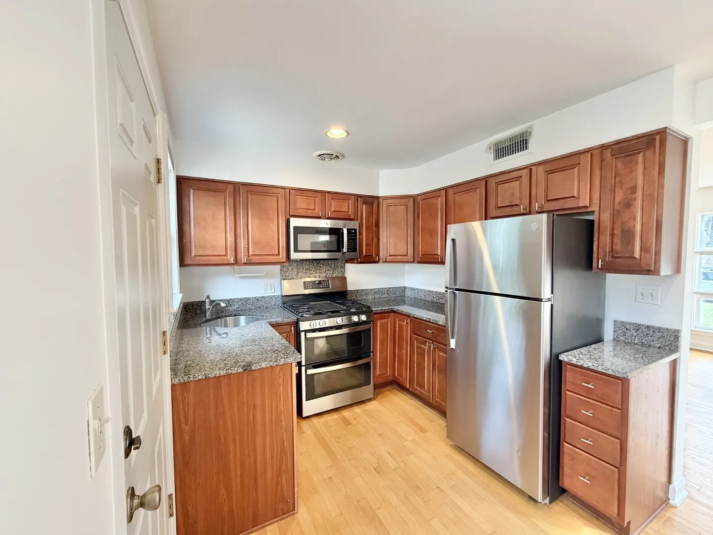 5816 W Greenleaf Ave, , 60646, USA 60646-Chicago-IL