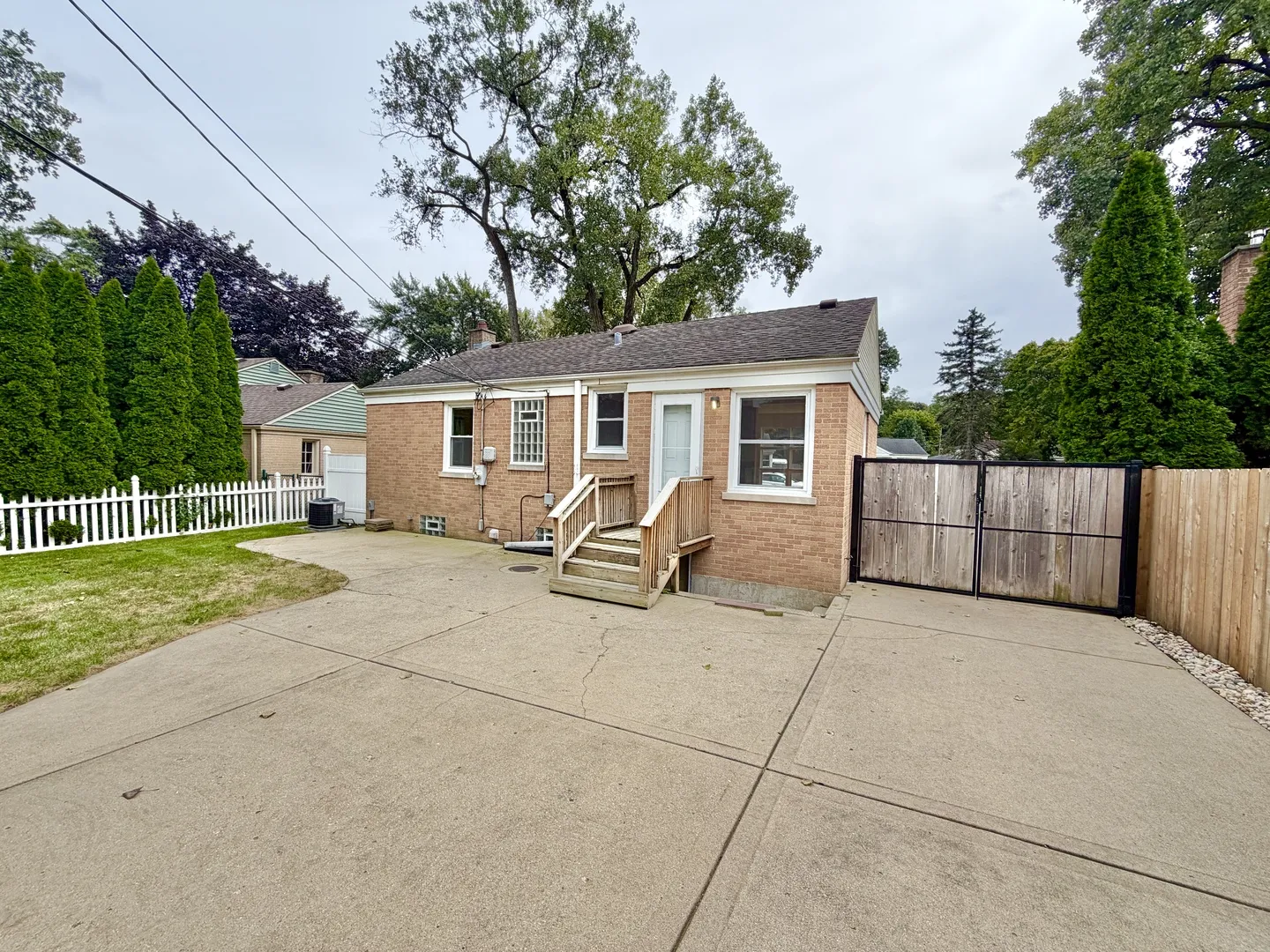 5816 W Greenleaf Ave, , 60646, USA 60646-Chicago-IL