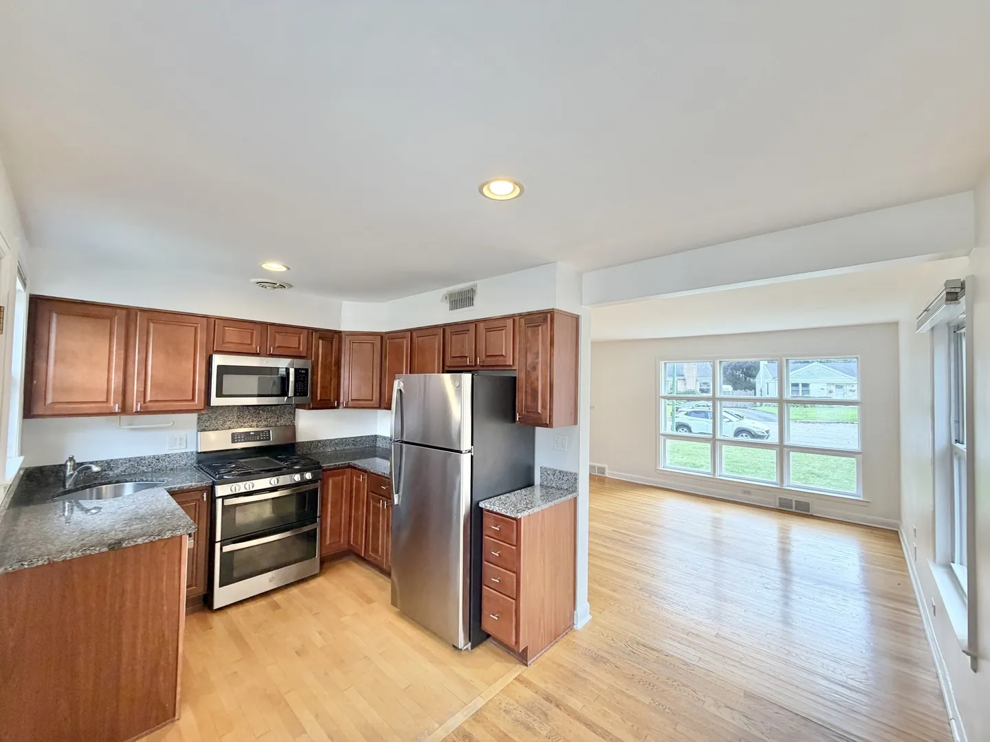 5816 W Greenleaf Ave, , 60646, USA 60646-Chicago-IL