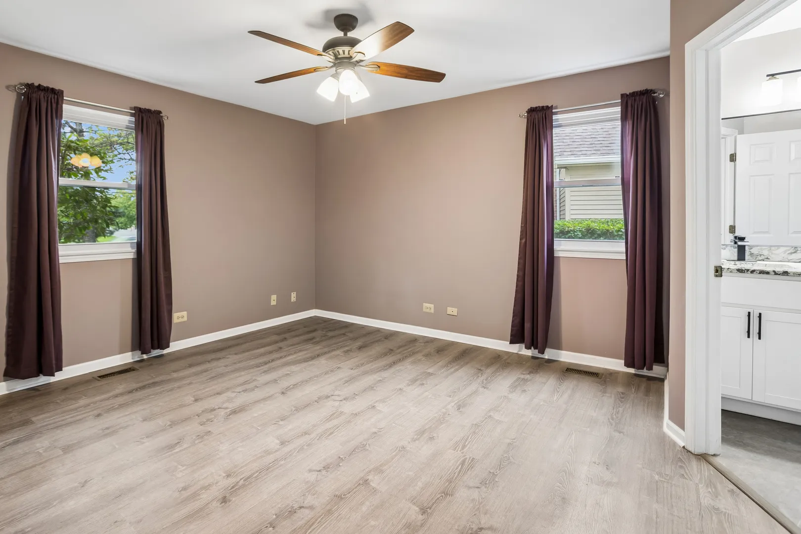 210 Glasgow Ln, ,  60194, USA 60194-unit#Z1-Schaumburg-IL