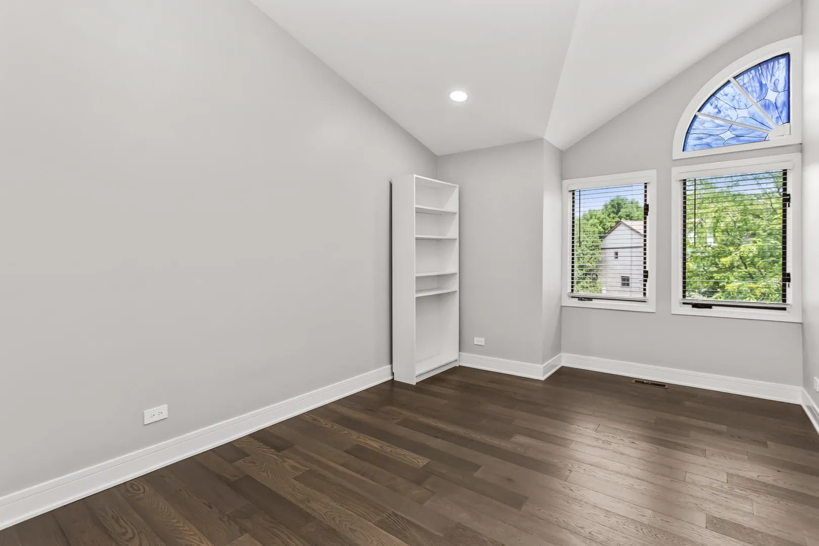 933 W Essex Pl, ,  60004, USA 60004-Arlington Heights-IL