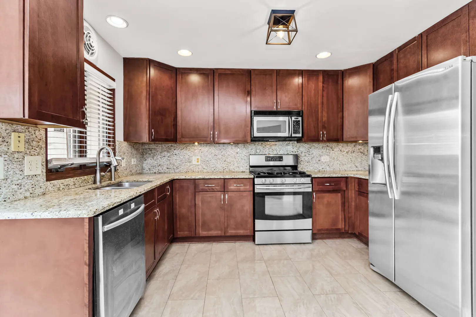 933 W Essex Pl, ,  60004, USA 60004-Arlington Heights-IL