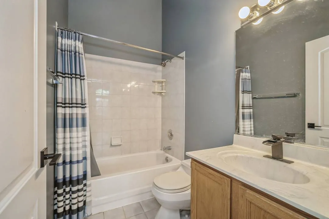 933 W Essex Pl, ,  60004, USA 60004-Arlington Heights-IL