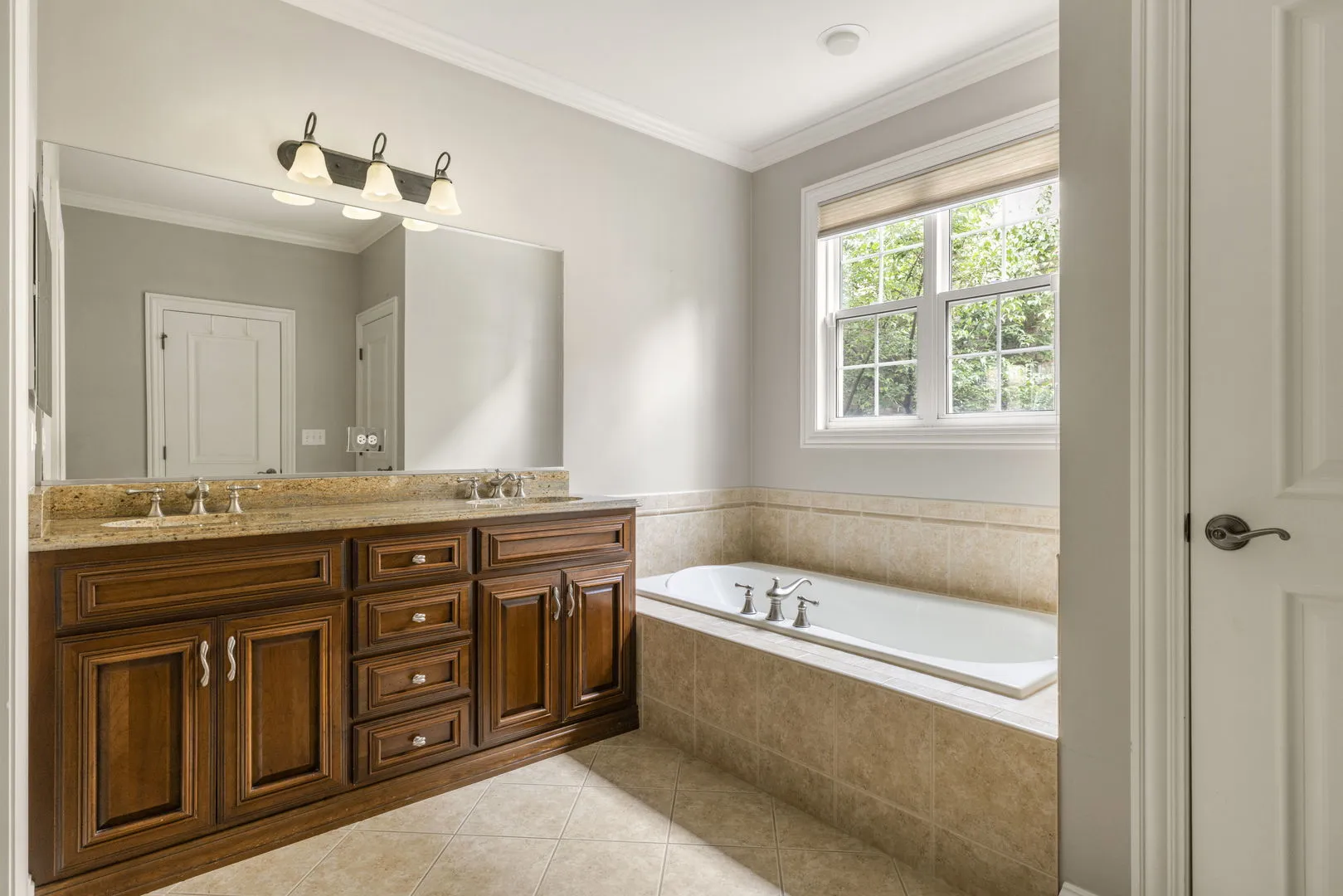 1015 White Pine Ln, ,  60558, USA 60558-Western Springs-IL