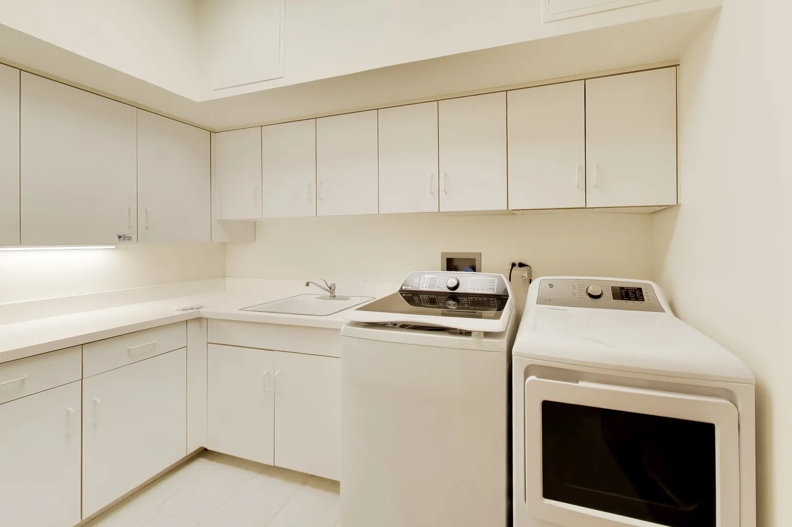 1400 Kurtis Ln, , 60045, USA 60045-Lake Forest-IL
