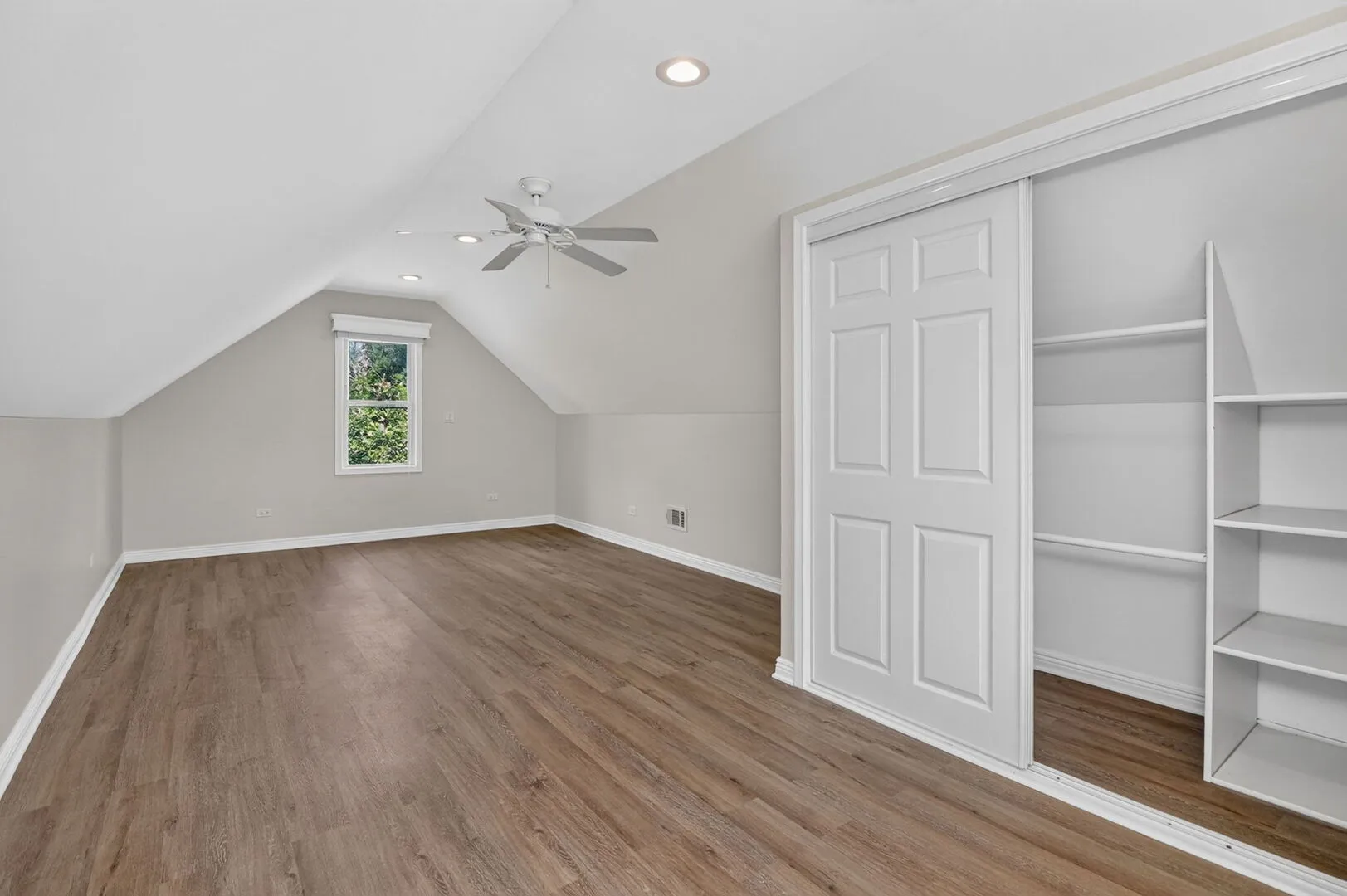 100 83rd St, Willowbrook, 60527, USA 60527-Hinsdale-IL