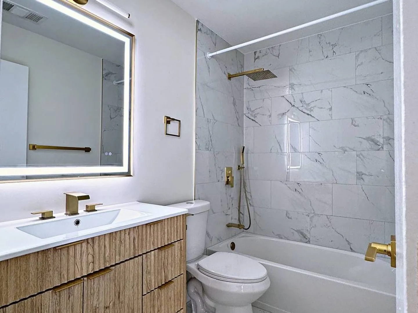 295 Hunterdon Ct, , 60194, USA 60194-Schaumburg-IL