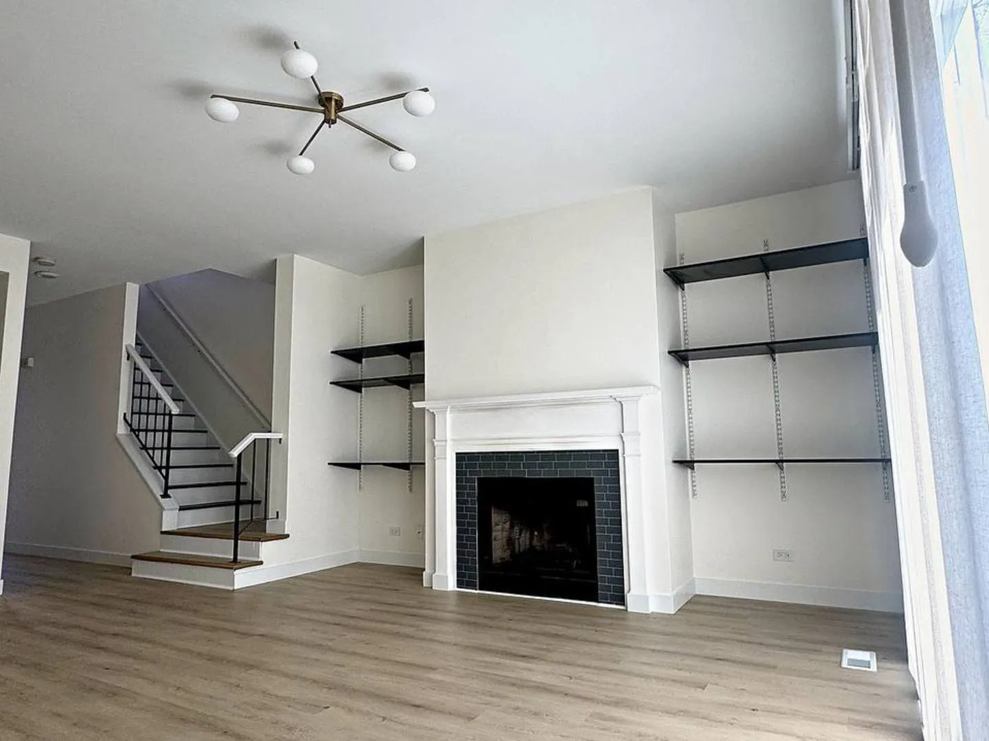 295 Hunterdon Ct, , 60194, USA 60194-Schaumburg-IL