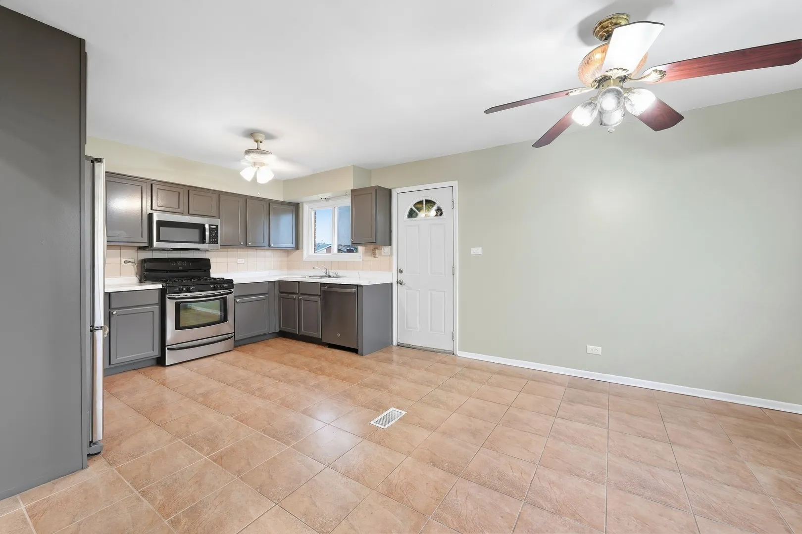 7030 W Carol Ave, ,  60714, USA 60714-Niles-IL