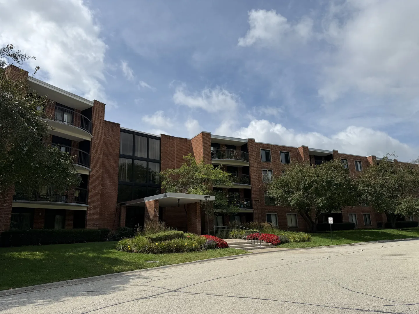 1415 E Central Rd, ,  60005, USA 60005-Arlington Heights-IL