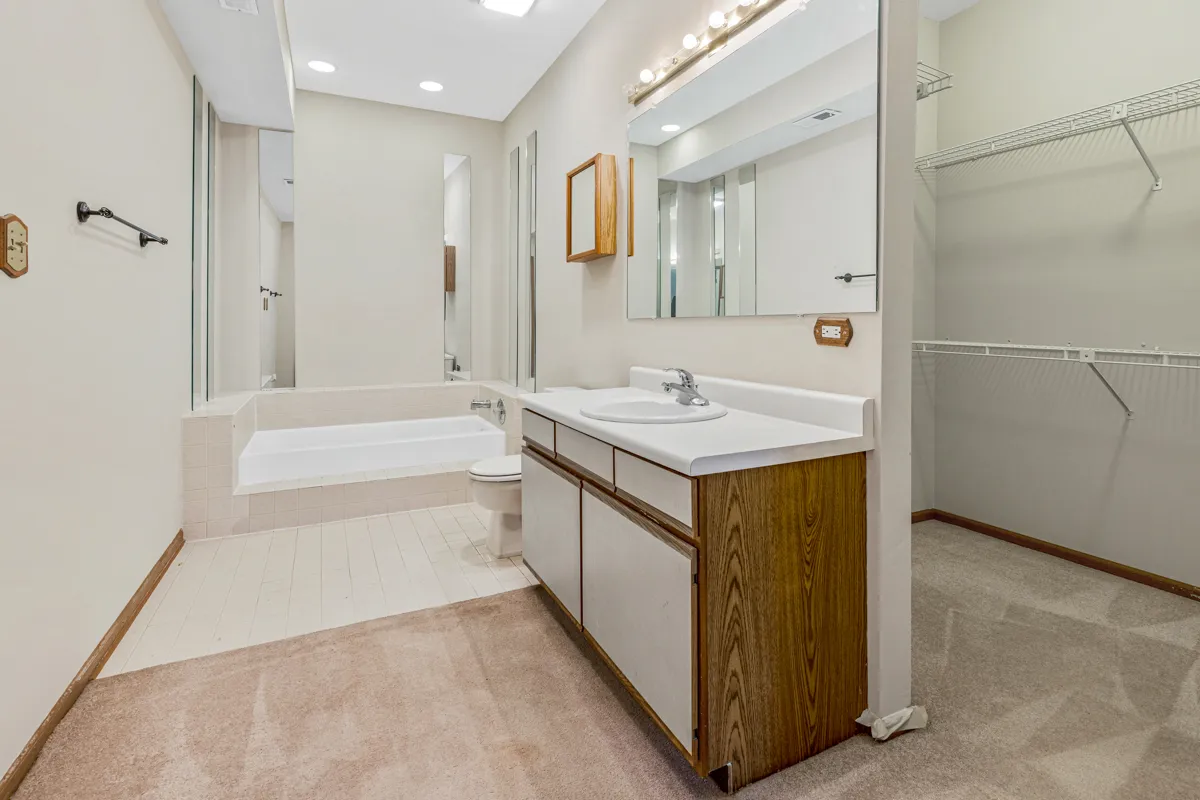 1665 Commodore Ct, , 60193, USA 60193-unit#7-Schaumburg-IL