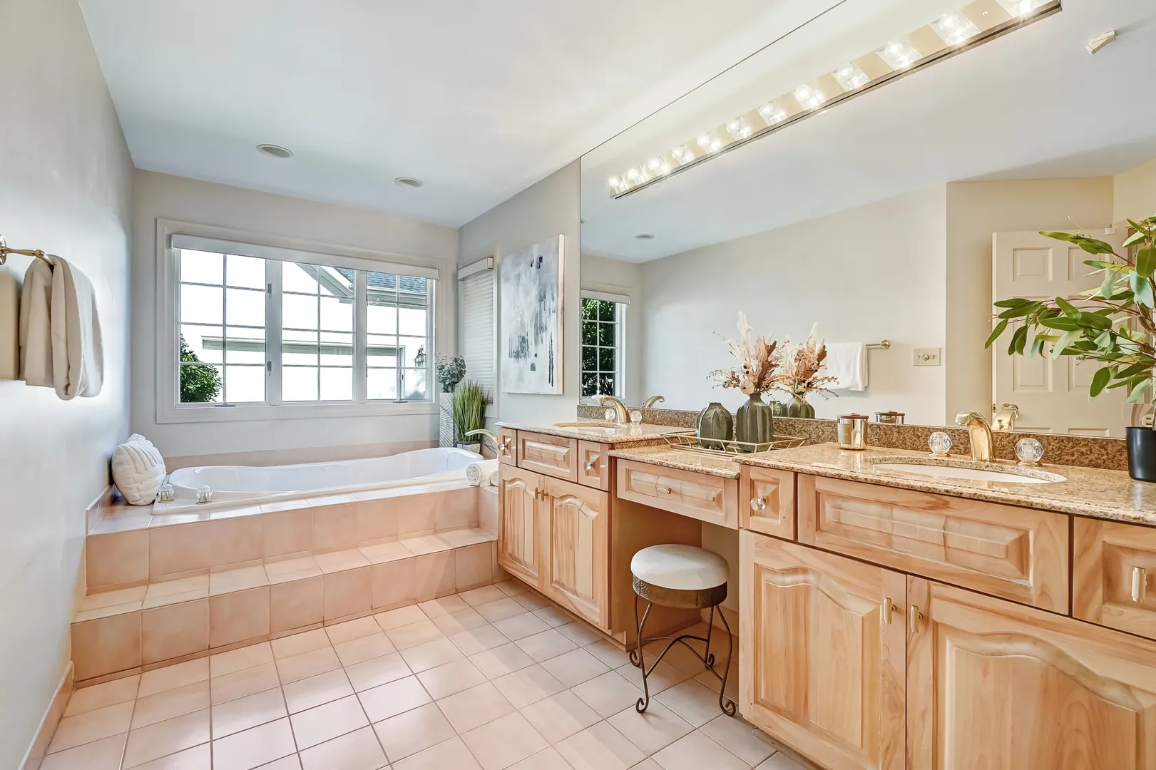 6515 Manor Dr, ,  60527, USA 60527-Burr Ridge-IL