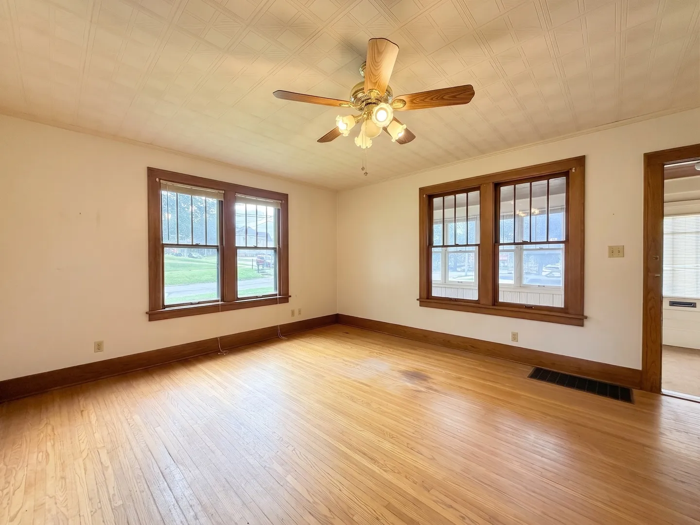 204 E South St, , 60098, USA 60098-Woodstock-IL