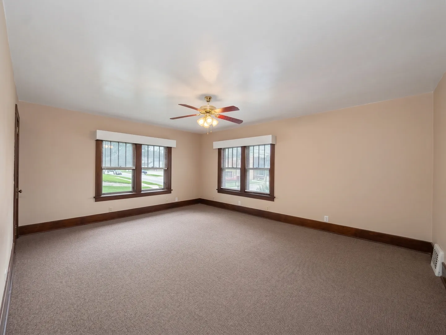 204 E South St, , 60098, USA 60098-Woodstock-IL