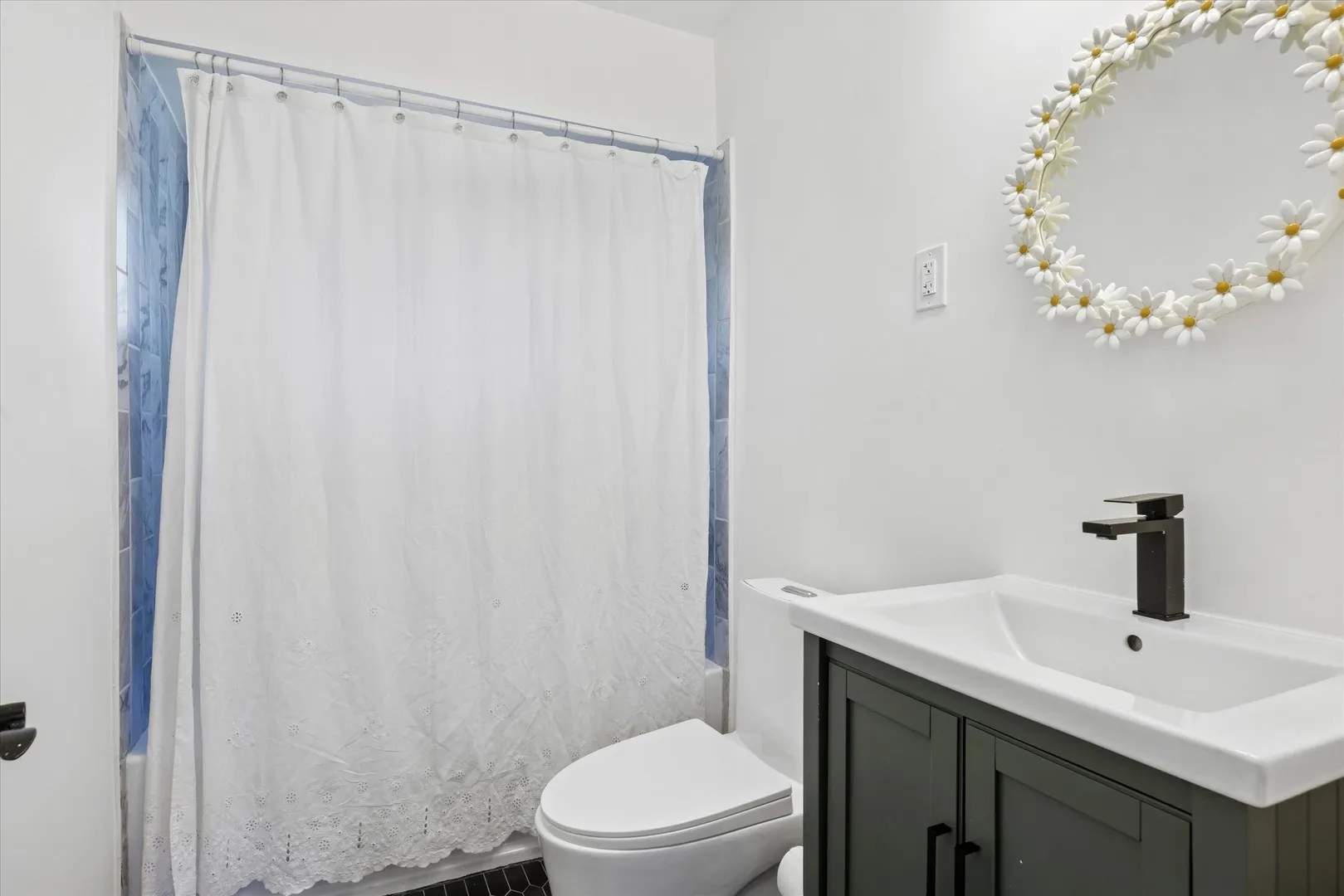 644 W Ave, , 60521, USA 60521-Hinsdale-IL