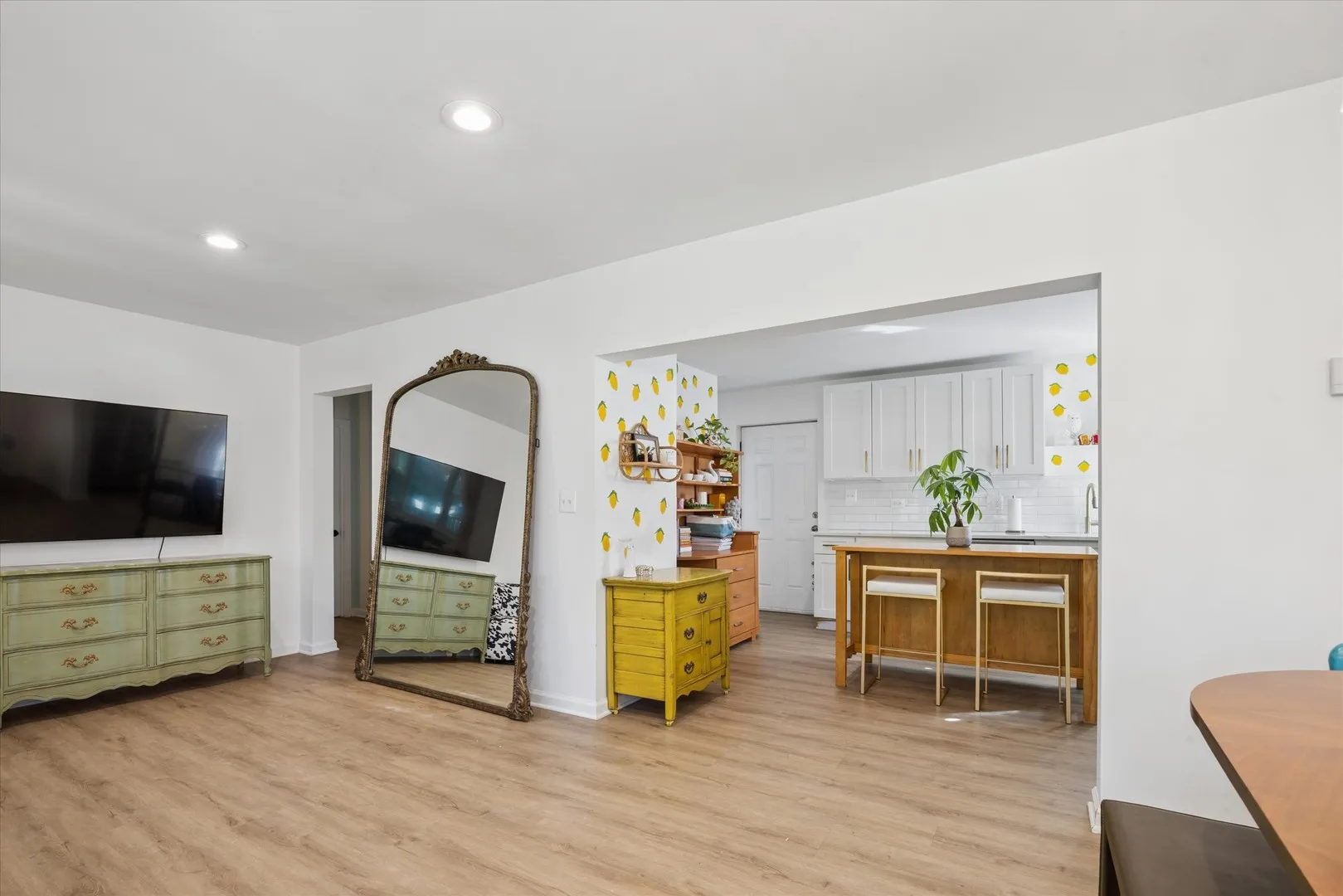 644 W Ave, , 60521, USA 60521-Hinsdale-IL