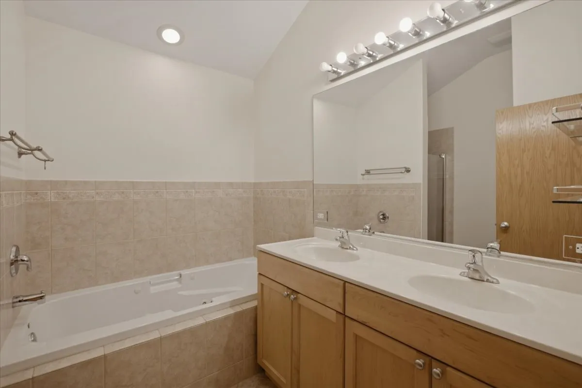 2911 S Farrell St, ,  60608, USA 60608-Chicago-IL