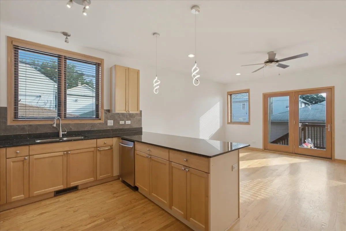 2911 S Farrell St, ,  60608, USA 60608-Chicago-IL