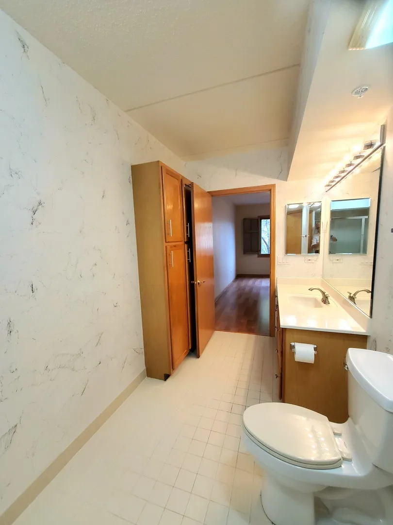 5000 Oakton St, ,  60077, USA 60077-unit#210-Skokie-IL