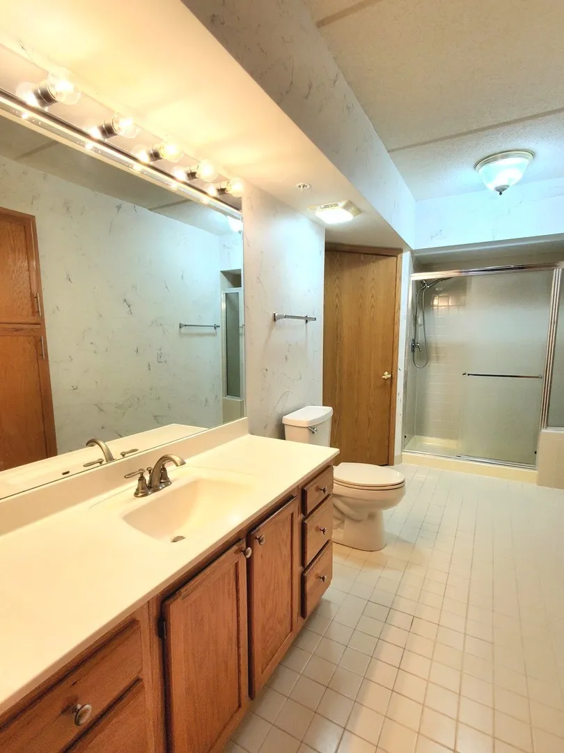 5000 Oakton St, ,  60077, USA 60077-unit#210-Skokie-IL