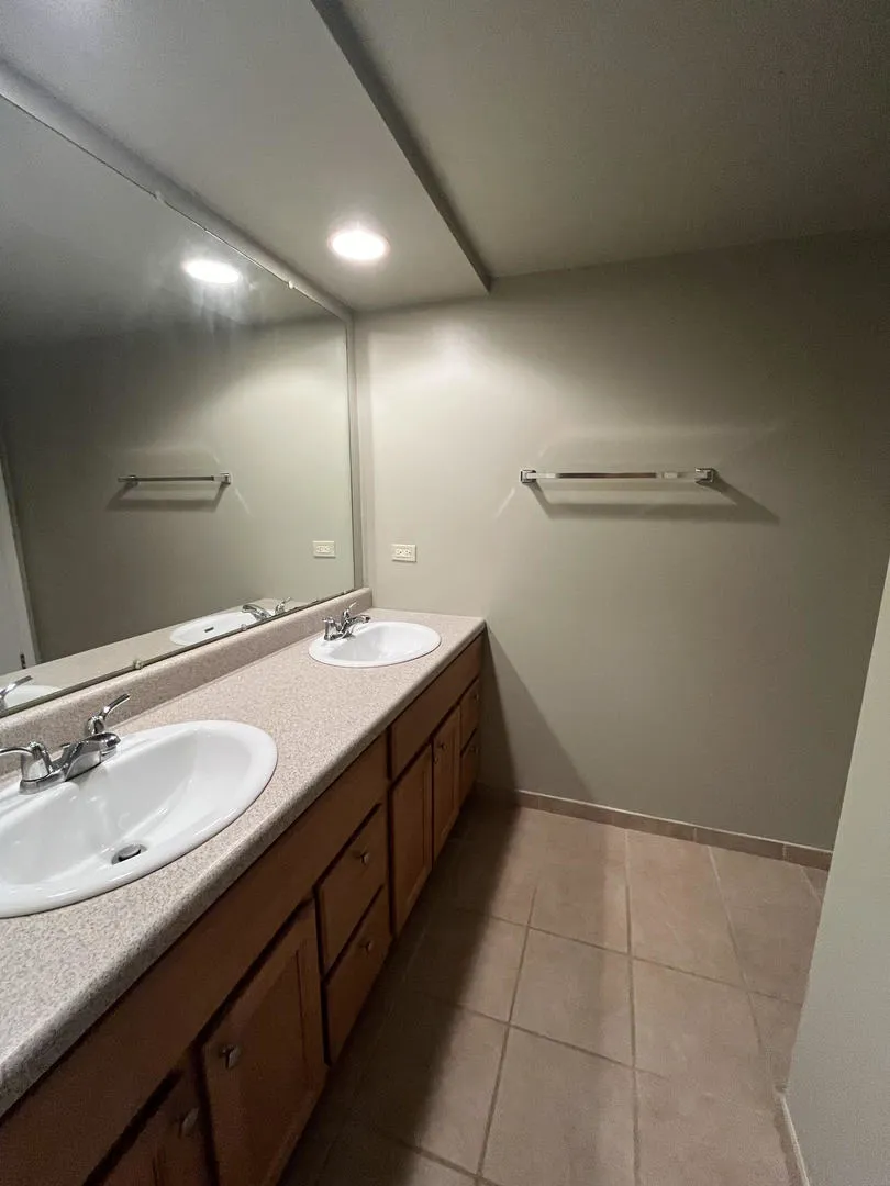 214 E Bailey Rd, ,  60565, USA 60565-unit#B-Naperville-IL