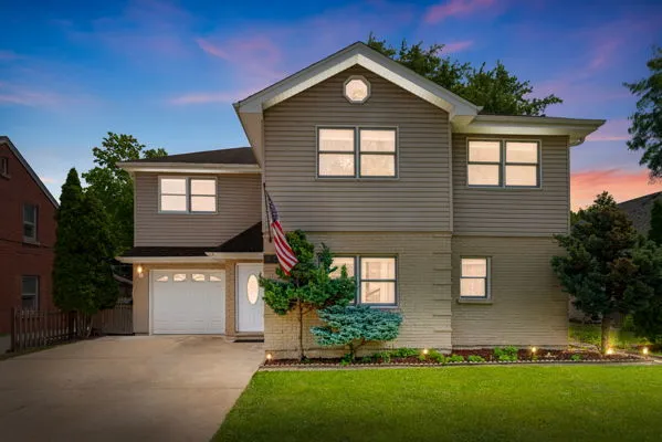 641 S 8th Ave, ,  60525, USA 60525-La Grange-IL