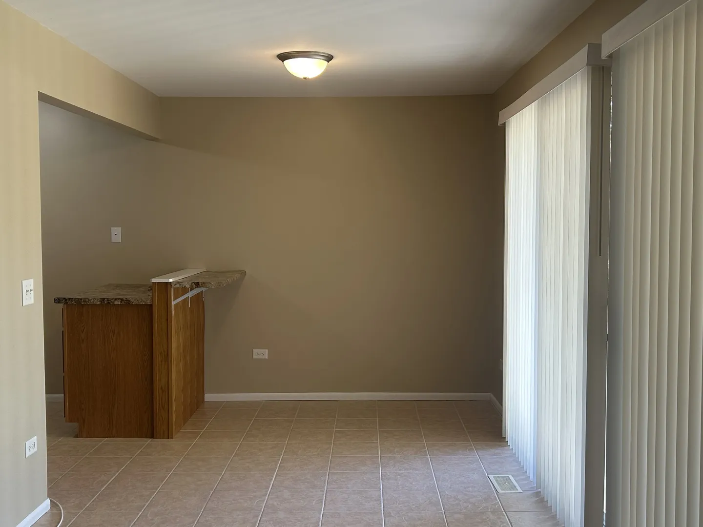 20 Ashburn Ct, ,  60193, USA 60193-unit#W1-Schaumburg-IL