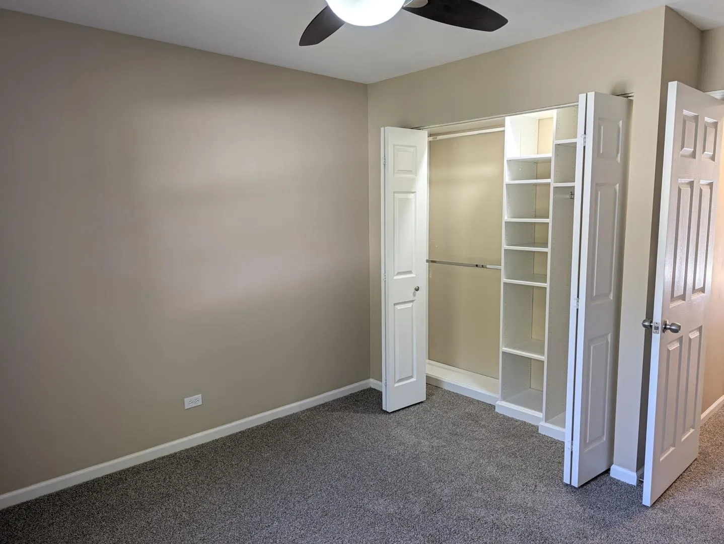 103 Marble Hill Ct, ,  60193, USA 60193-unit#B2-Schaumburg-IL