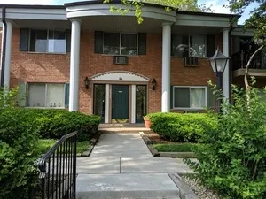 2311 S Goebbert Rd, ,  60005, USA 60005-unit#B102-Arlington Heights-IL