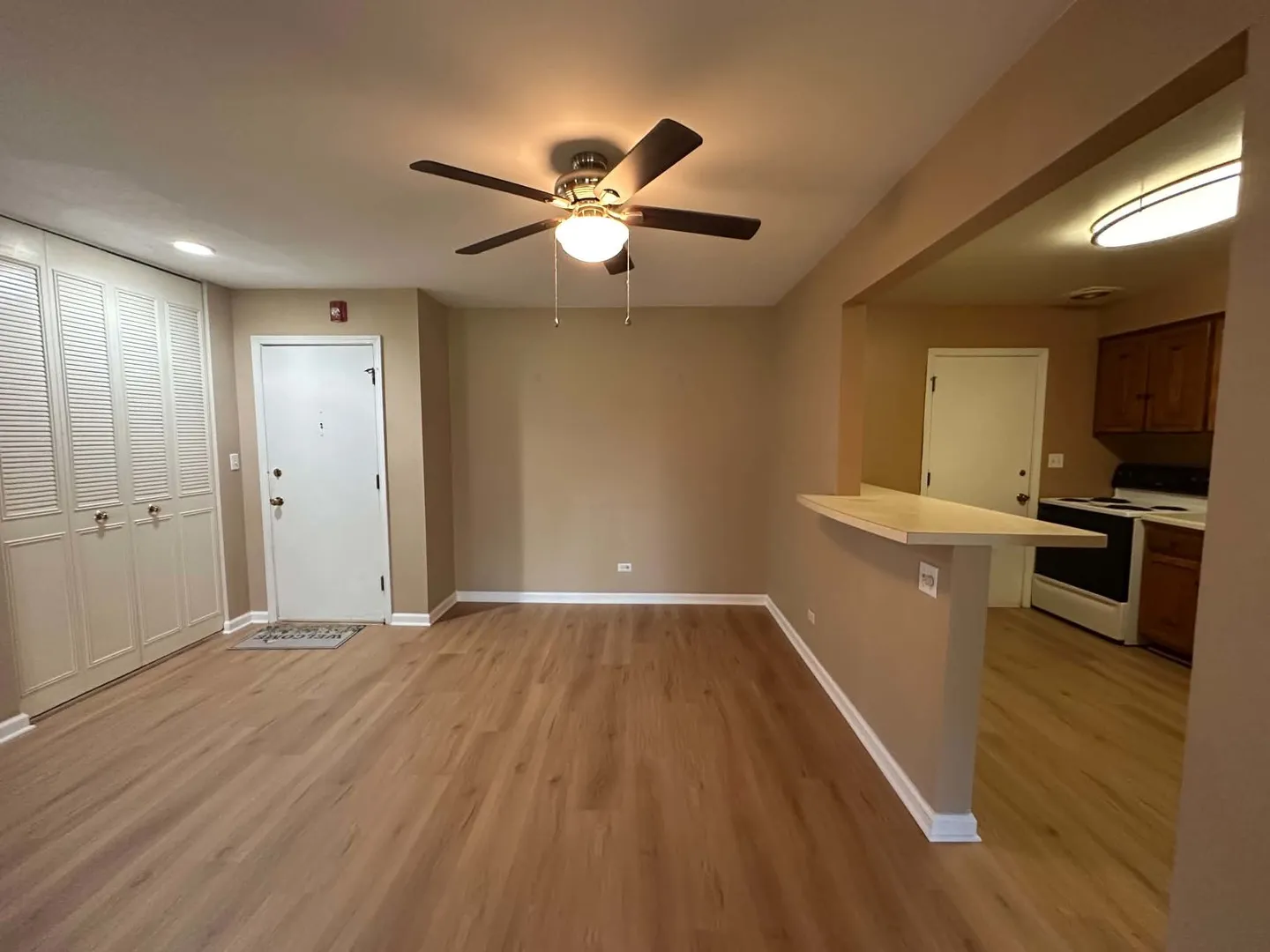 2311 S Goebbert Rd, ,  60005, USA 60005-unit#B102-Arlington Heights-IL