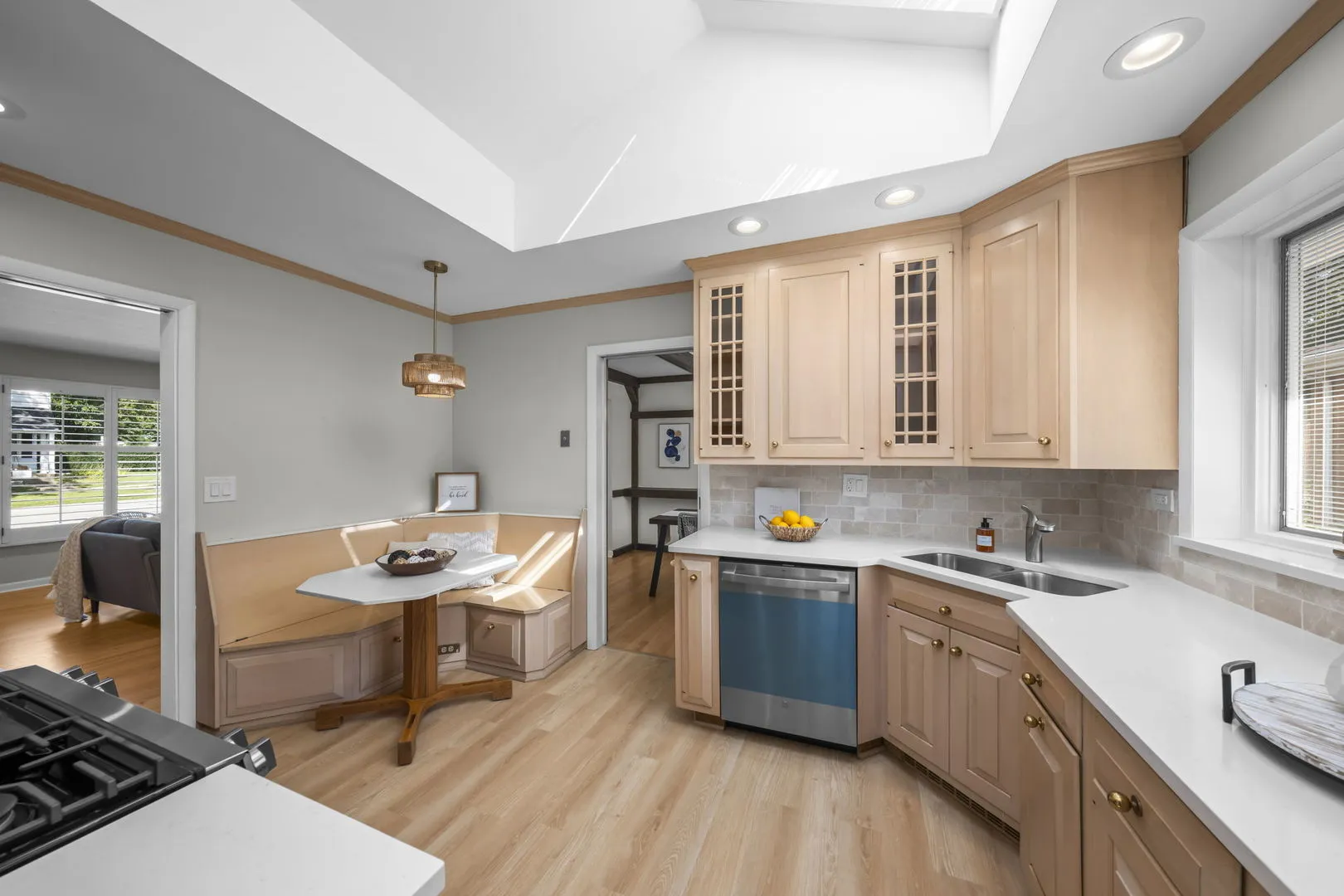 320 N Main St, Mt Prospect,  60056, USA 60056-Mount Prospect-IL