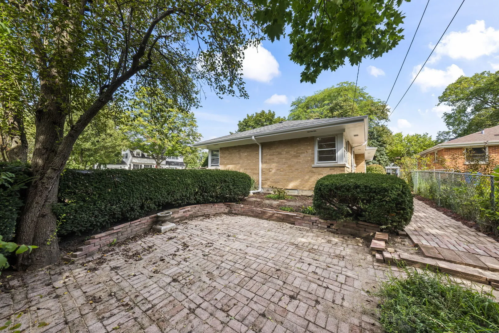 320 N Main St, Mt Prospect,  60056, USA 60056-Mount Prospect-IL