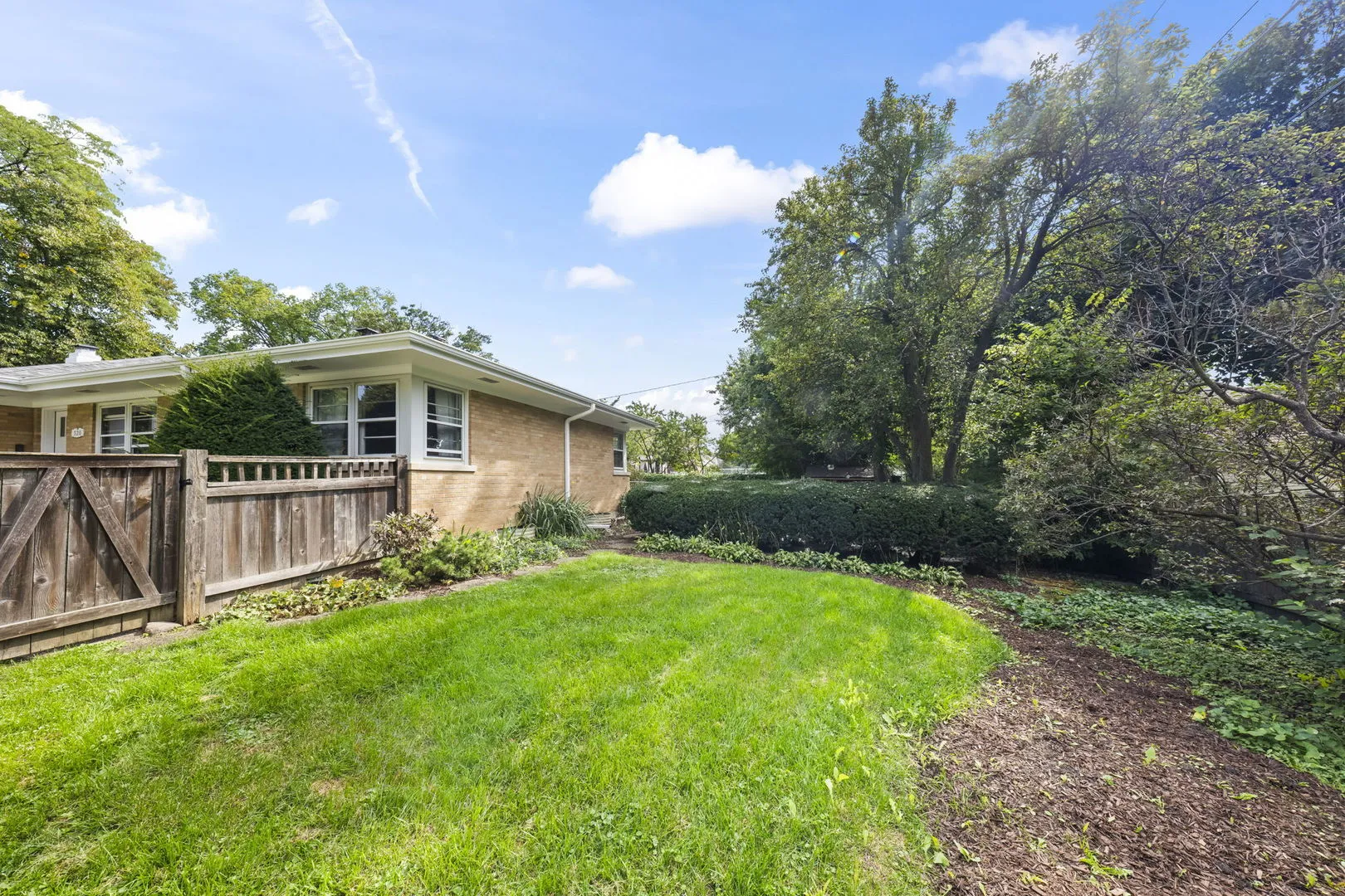 320 N Main St, Mt Prospect,  60056, USA 60056-Mount Prospect-IL