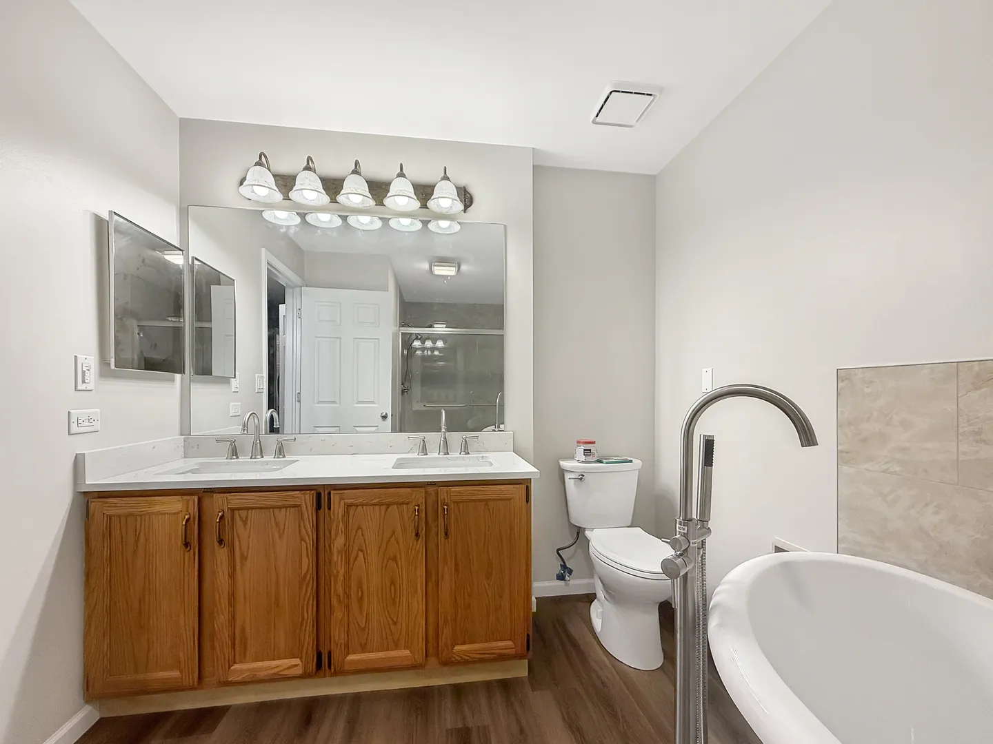 2103 N Coldspring Rd, ,  60004, USA 60004-Arlington Heights-IL