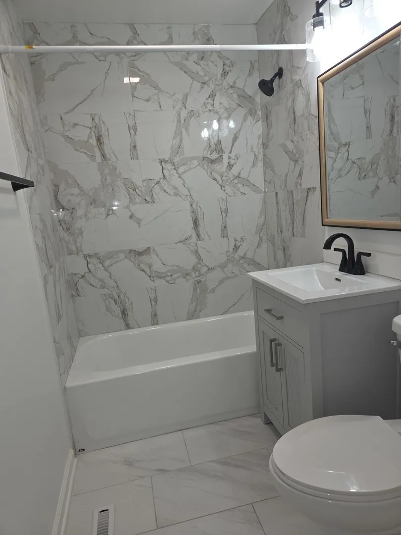 207 Caddy Ave, , 60110, USA 60110-Carpentersville-IL