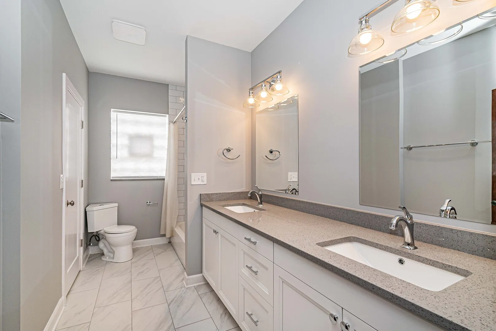 247 W  Rd, ,  60067, USA 60067-unit#1A-Palatine-IL