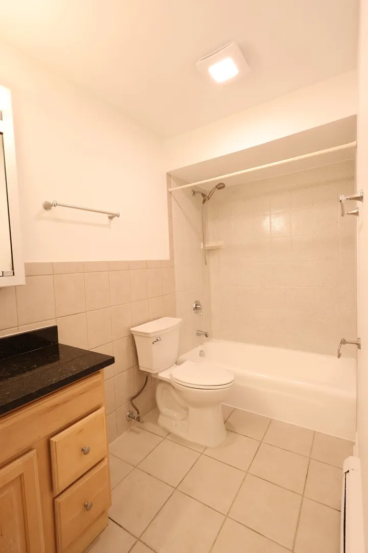 677 S River Rd, , 60016, USA 60016-unit#2A-Des Plaines-IL