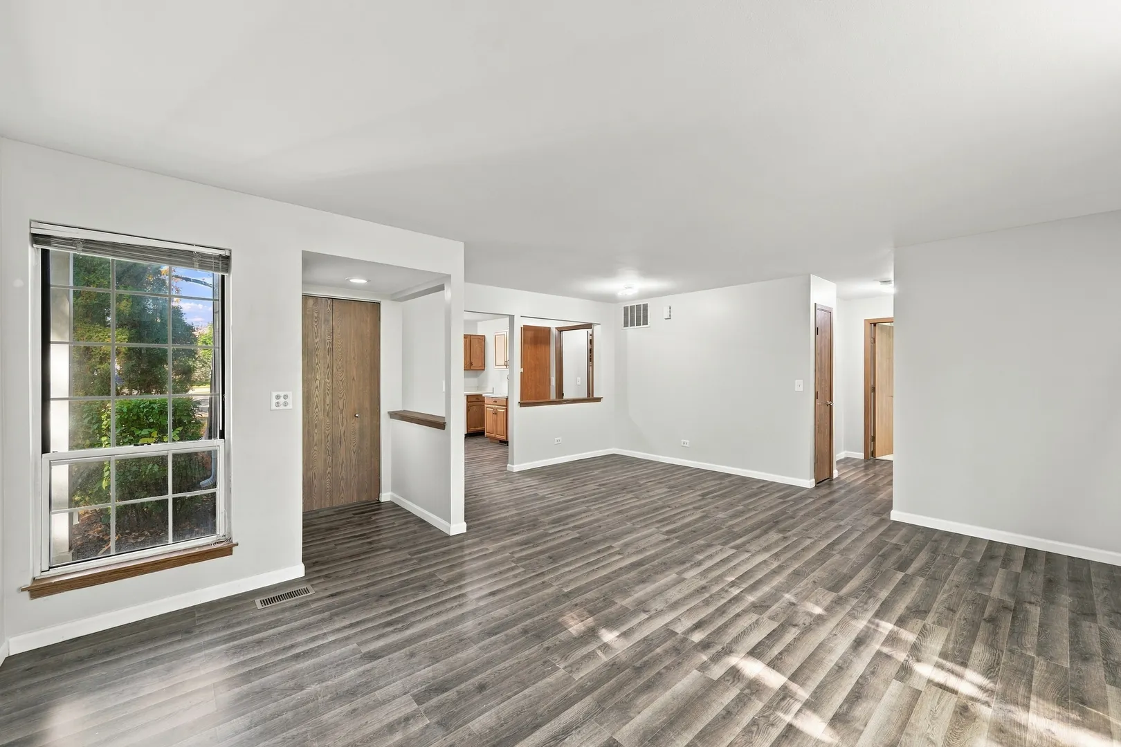 2107 Southwind Cir, ,  60194, USA 60194-Schaumburg-IL