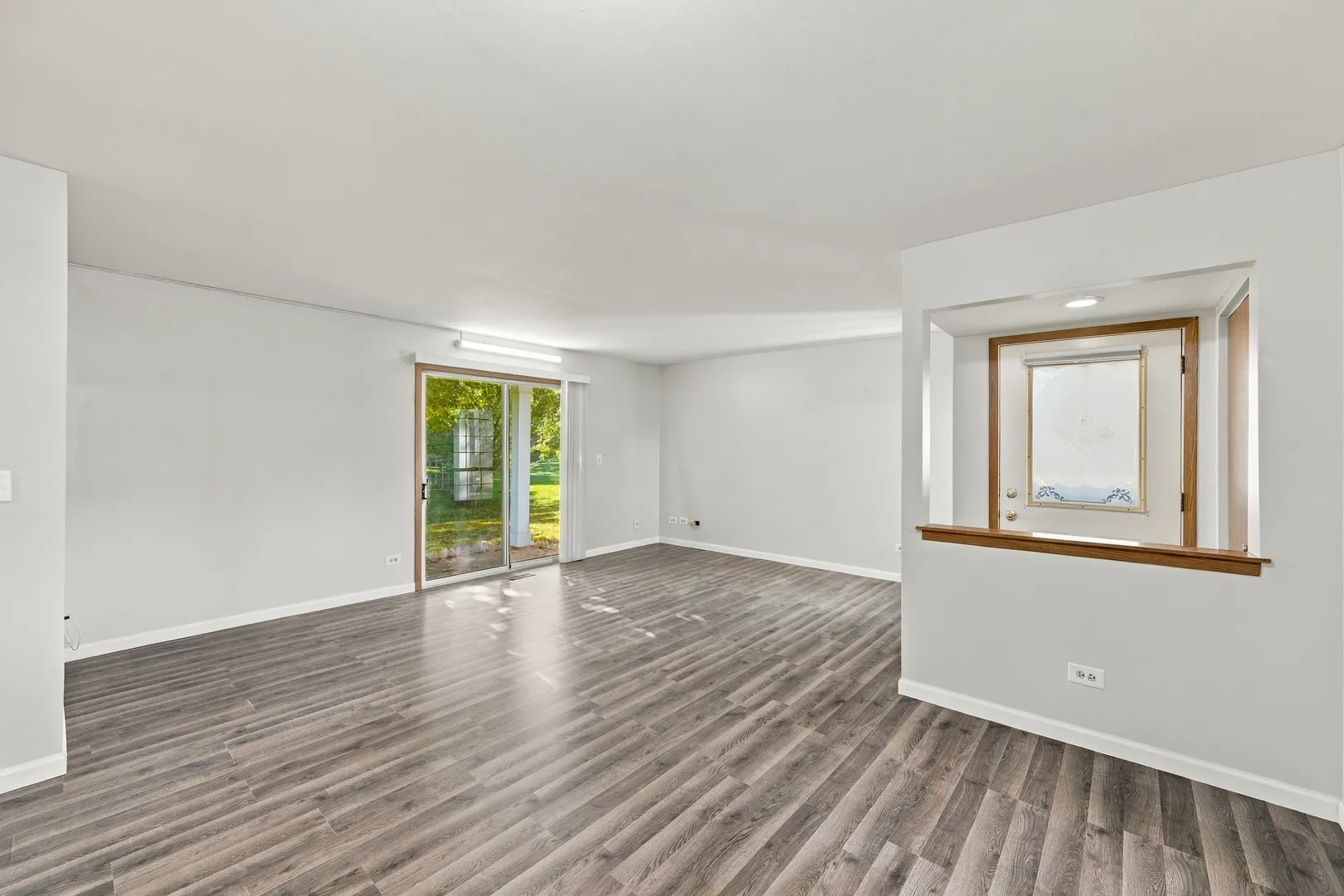 2107 Southwind Cir, ,  60194, USA 60194-Schaumburg-IL