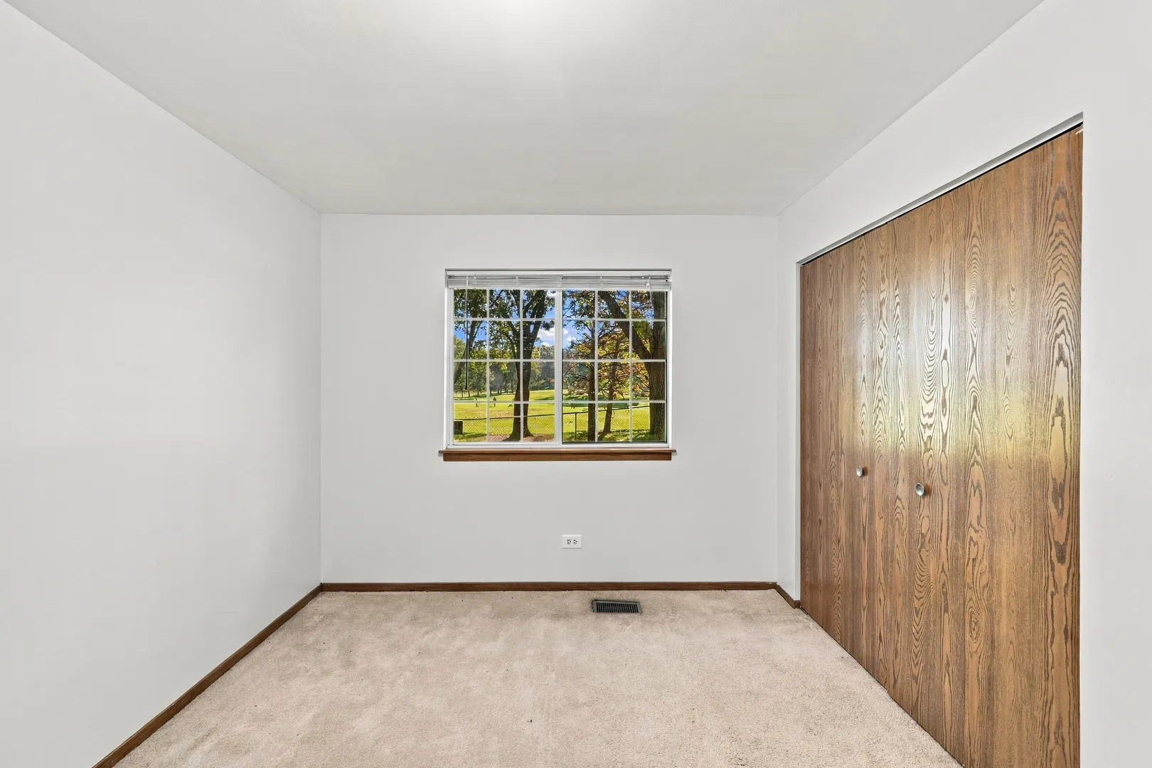 2107 Southwind Cir, ,  60194, USA 60194-Schaumburg-IL