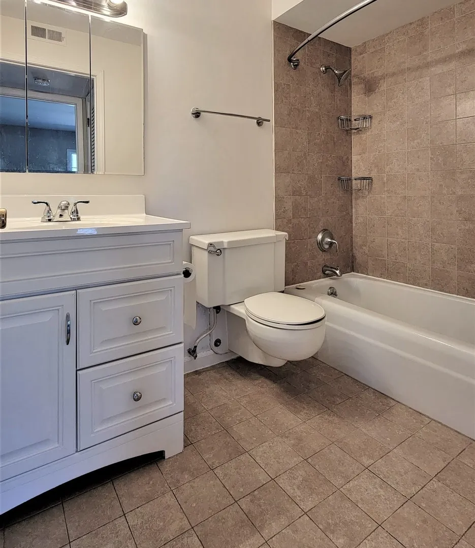 2820 Dundee Rd, , 60062, USA 60062-unit#10B-Northbrook-IL