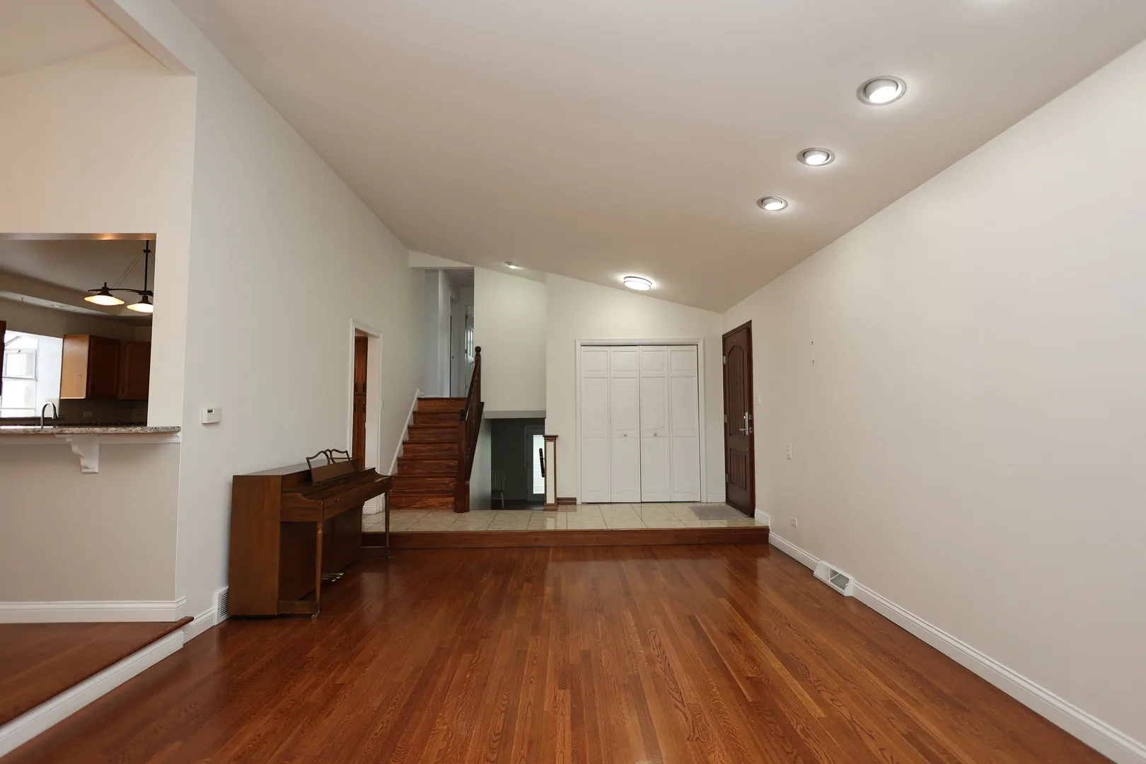 613 Leamington Ave, ,  60091, USA 60091-Wilmette-IL