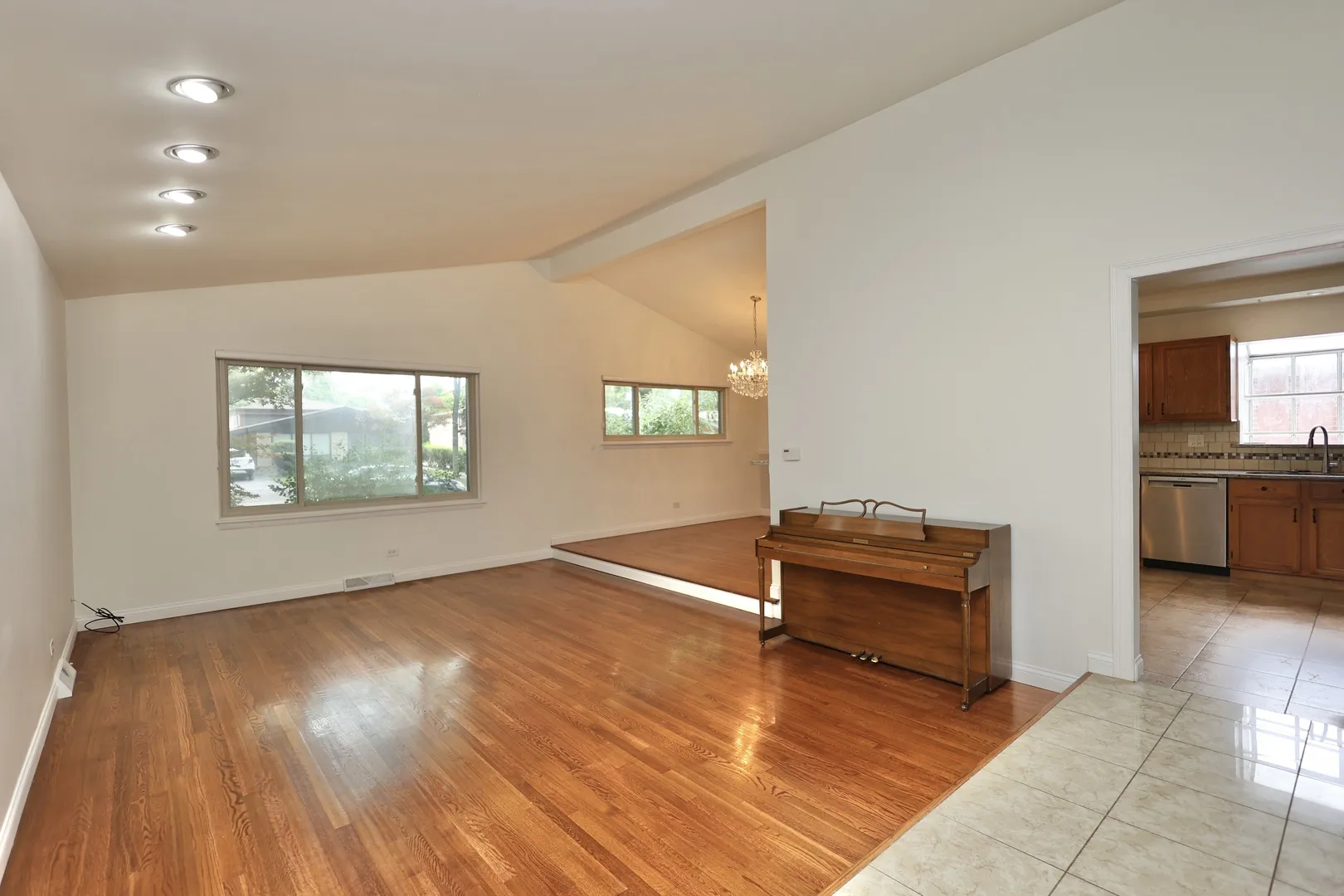 613 Leamington Ave, ,  60091, USA 60091-Wilmette-IL